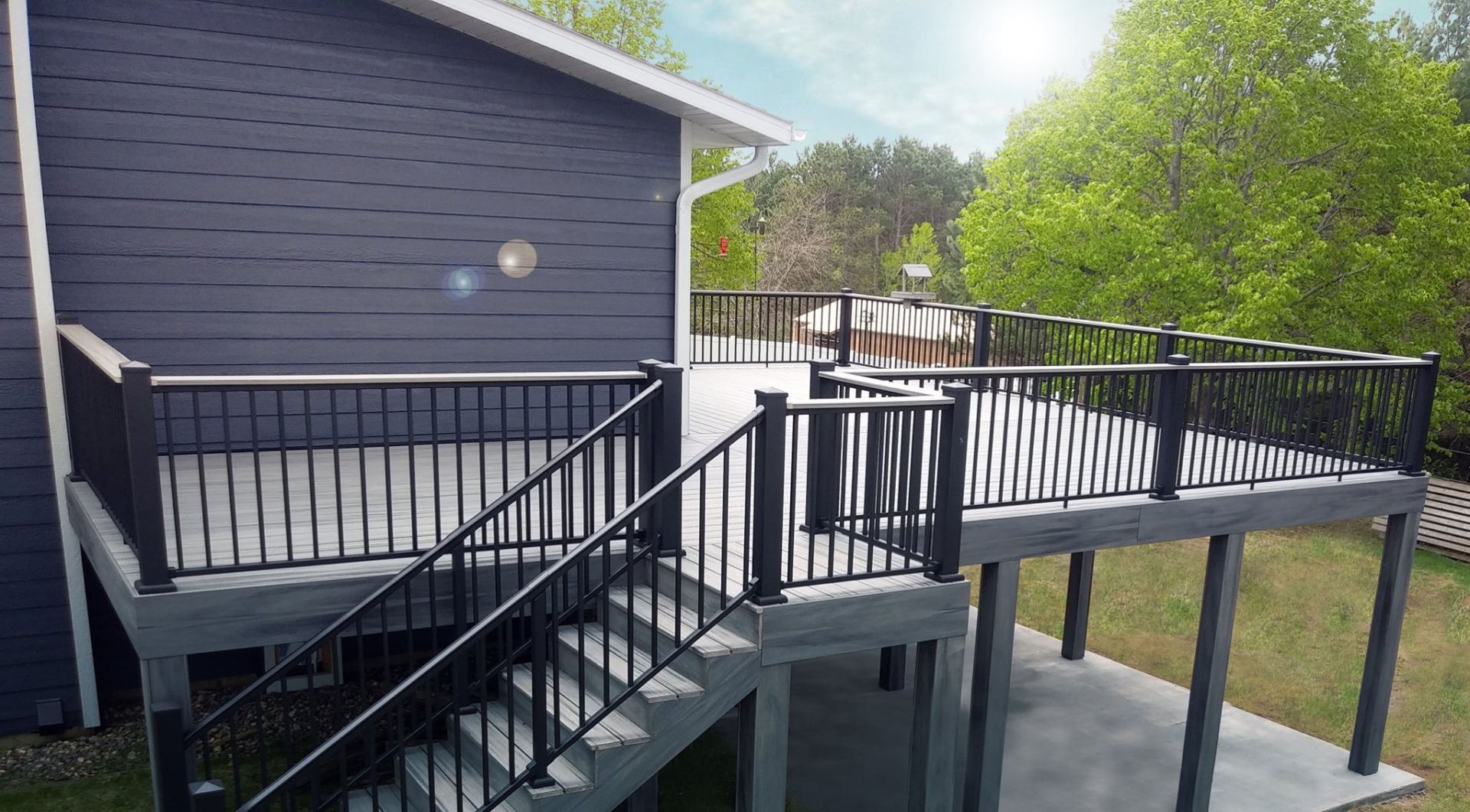 Aluminum & Vinyl Railing - Badger